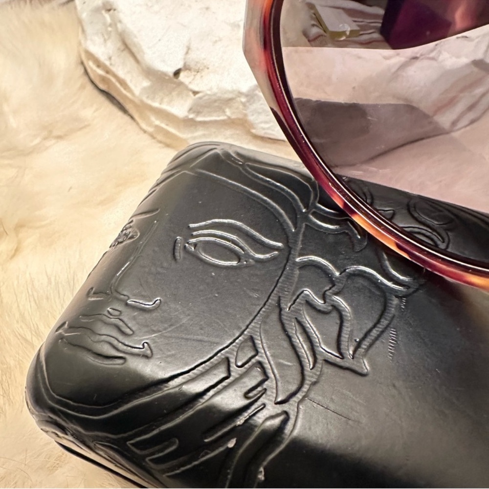 Versace Tortoise Sunglasses with Case and Cloth - Picture 12 of 12